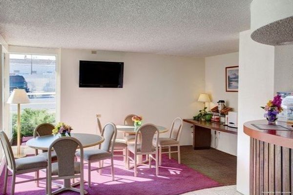 Rodeway Inn & Suites Capri (Montana)